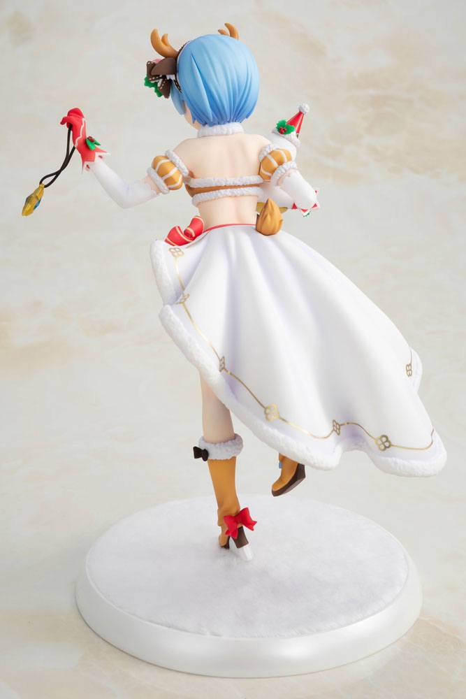 Descubre el apasionante mundo de Figura Rem Christmas Maid.