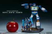 Descubre el apasionante mundo de Figura Transformers Classic Scale Soundwave 24 cm.