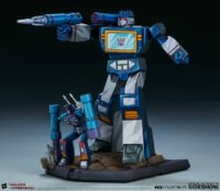 Descubre el apasionante mundo de Figura Transformers Classic Scale Soundwave 24 cm.