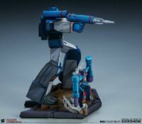 Descubre el apasionante mundo de Figura Transformers Classic Scale Soundwave 24 cm.