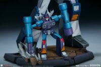 Descubre el apasionante mundo de Figura Transformers Classic Scale Soundwave 24 cm.