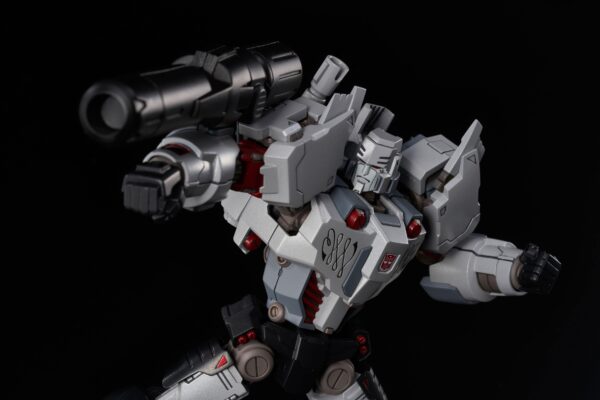 Descubre el apasionante mundo de Figura Transformers Furai Model Kit Megatron IDW Autobot.