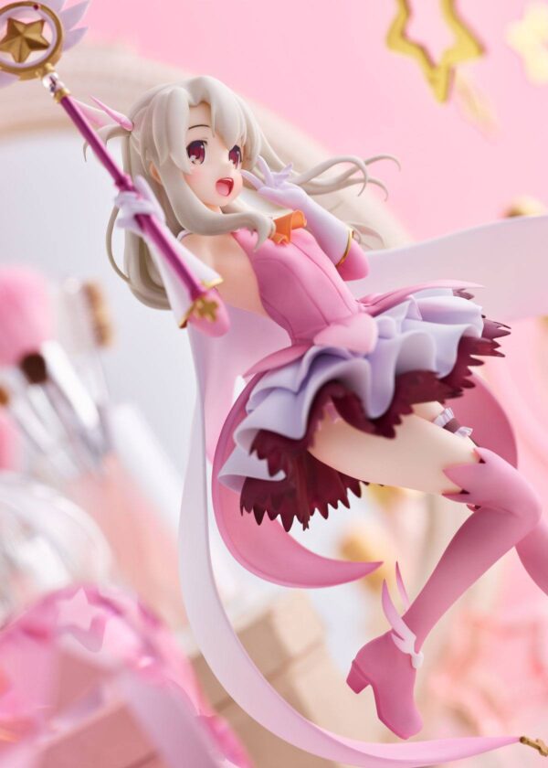 Descubre el apasionante mundo de Estatua Illyasviel Von Einzbern Phantasm.