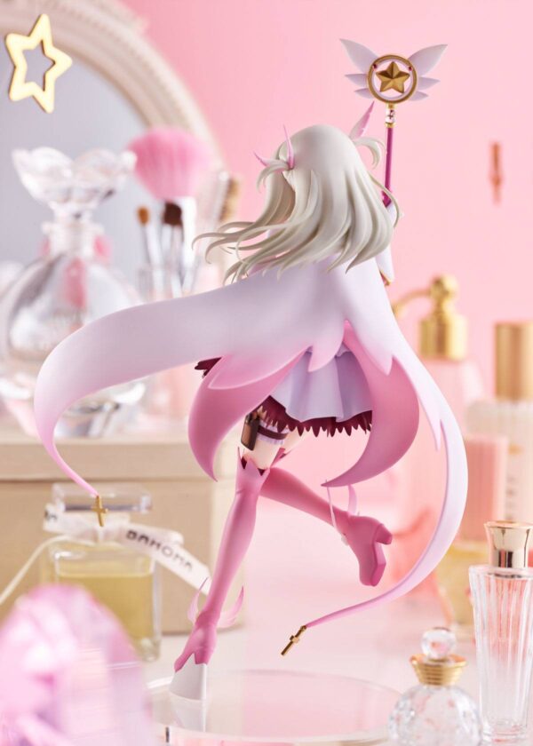 Descubre el apasionante mundo de Estatua Illyasviel Von Einzbern Phantasm.