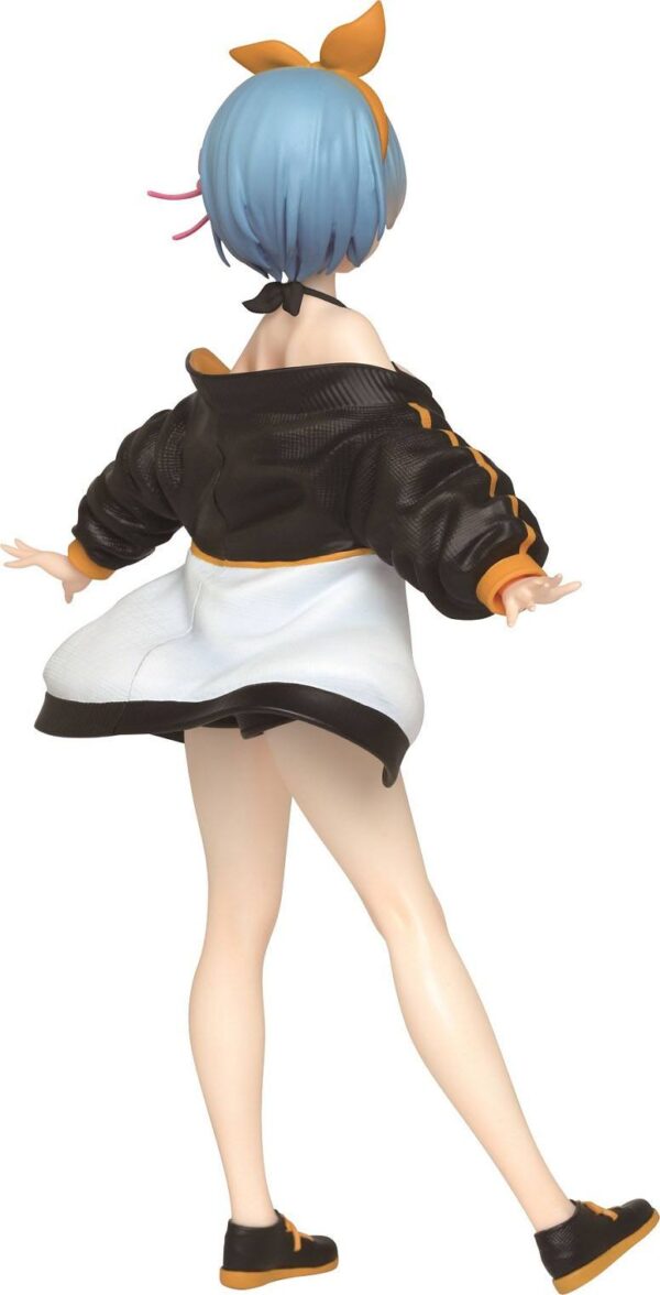 Descubre el apasionante mundo de Estatua Precious Rem Jumper.