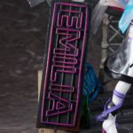 Descubre el apasionante mundo de Estatua Emilia Neon City.