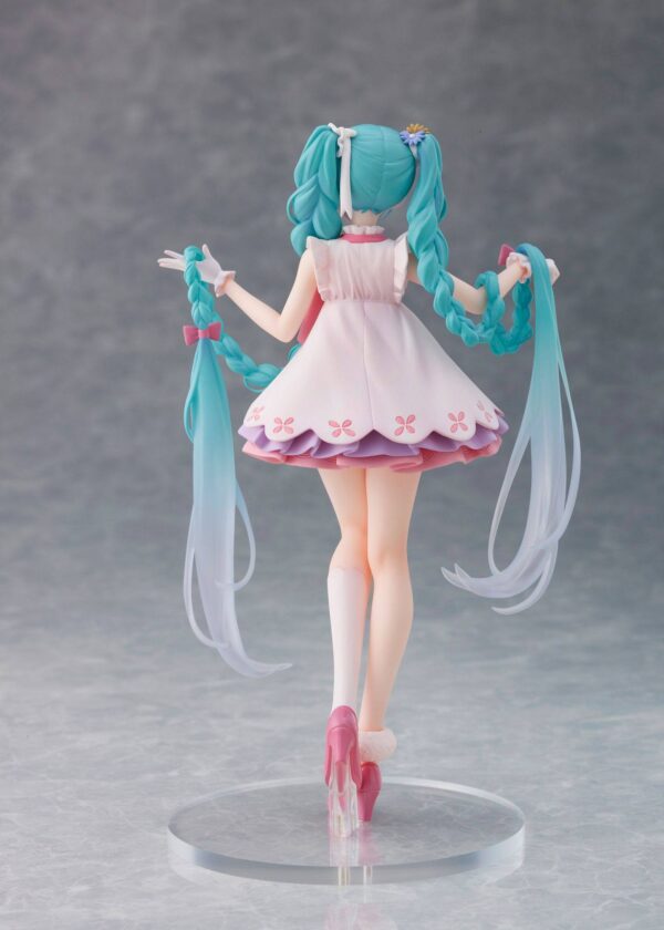 Descubre el apasionante mundo de Estatua Hatsune Miku Rapunzel Wonderland.
