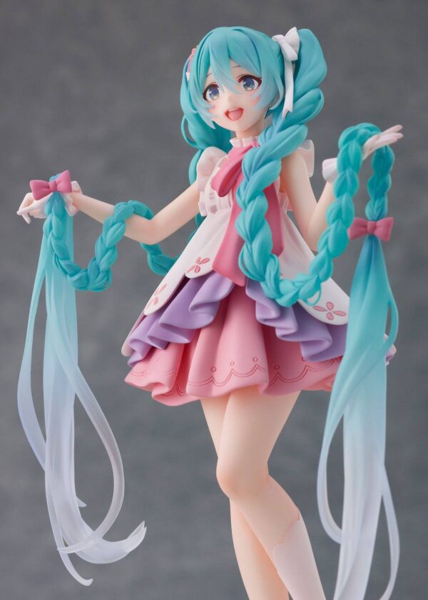Descubre el apasionante mundo de Estatua Hatsune Miku Rapunzel Wonderland.