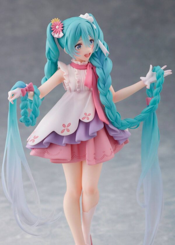 Descubre el apasionante mundo de Estatua Hatsune Miku Rapunzel Wonderland.