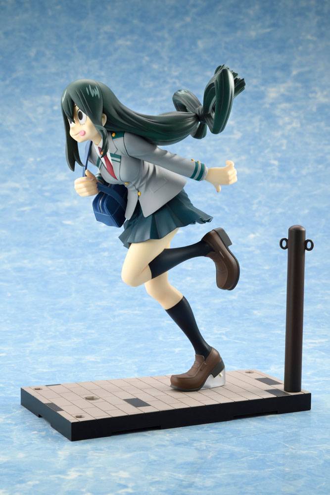 Descubre el apasionante mundo de Estatua Konekore Tsuyu Asui Uniform.