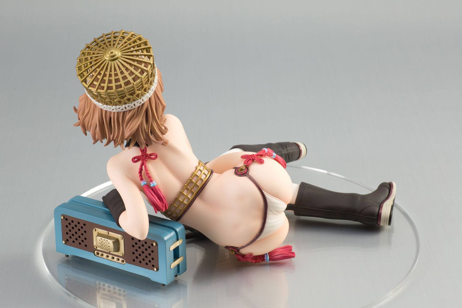 Descubre el apasionante mundo de Estatua Cover Girl por Renji Murata.