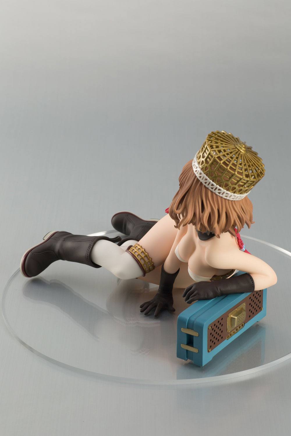 Descubre el apasionante mundo de Estatua Cover Girl por Renji Murata.