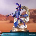 Descubre el apasionante mundo de Estatua Dark Magician Blue Version.