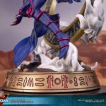 Descubre el apasionante mundo de Estatua Dark Magician Blue Version.
