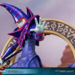 Descubre el apasionante mundo de Estatua Dark Magician Blue Version.