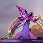 Descubre el apasionante mundo de Estatua Dark Magician Purple Version.
