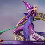 Descubre el apasionante mundo de Estatua Dark Magician Purple Version.
