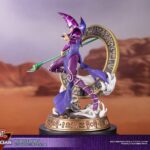 Descubre el apasionante mundo de Estatua Dark Magician Purple Version.