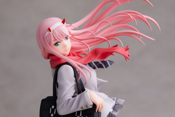 Descubre el apasionante mundo de Estatua Zero Two School Uniform.