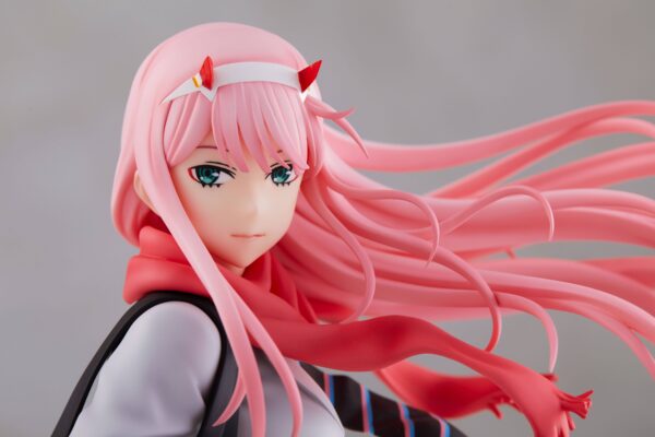 Descubre el apasionante mundo de Estatua Zero Two School Uniform.