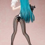 Descubre el apasionante mundo de Estatua Kuma Bear Yuna Bear Suit.