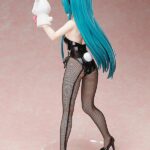 Descubre el apasionante mundo de Estatua Kuma Bear Yuna Bear Suit.