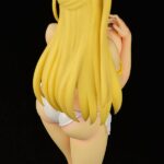 Descubre el apasionante mundo de Estatua Lucy Swimsuit Pure in Heart.