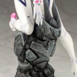 Descubre el apasionante mundo de Estatua Mari Makinami Illustrious White Plugsuit.