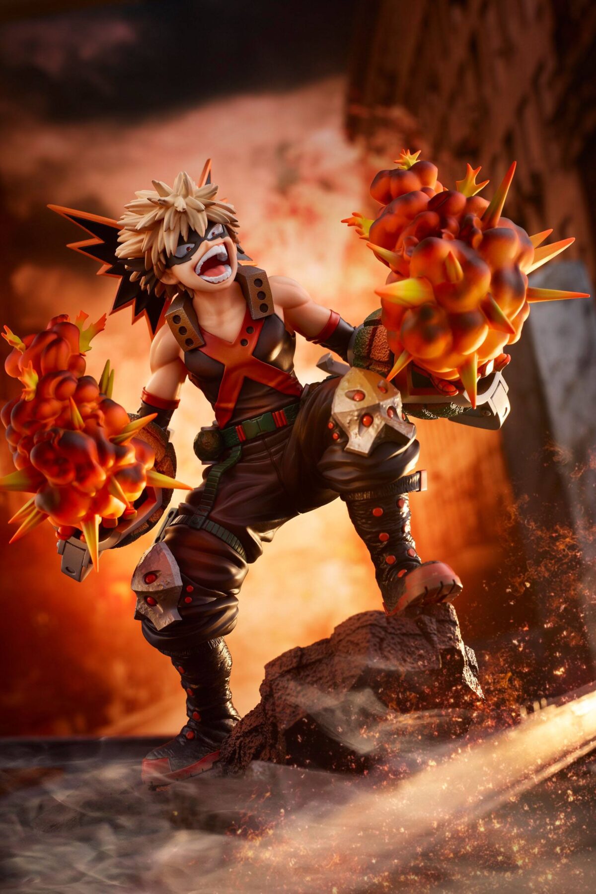 Descubre el apasionante mundo de Estatua Katsuki Bakugo Takara Tomy.