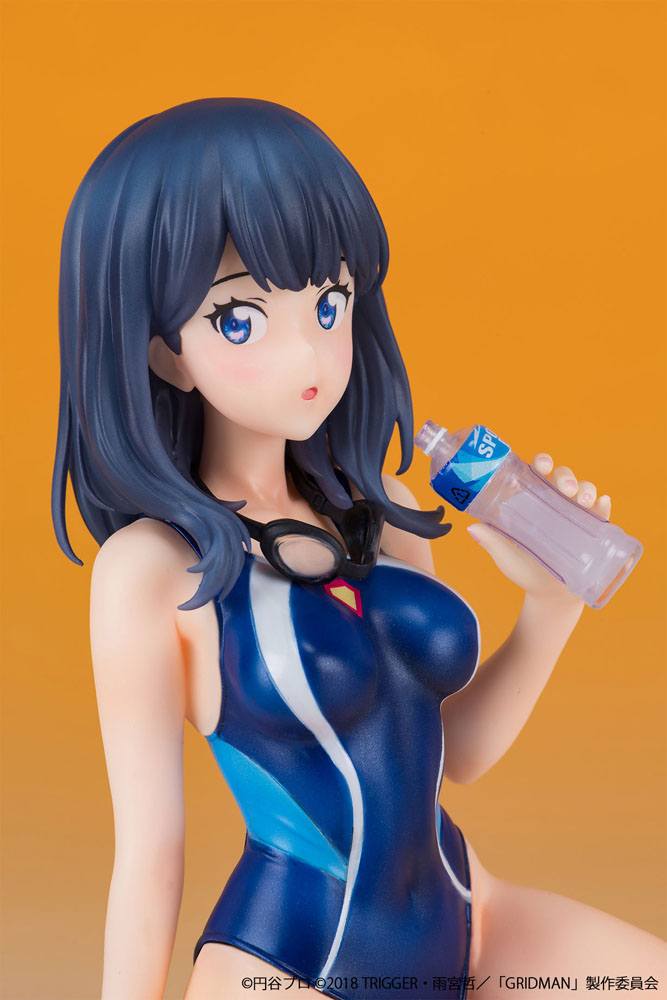 Descubre el apasionante mundo de Estatua Rikka Takarada Swimsuit.