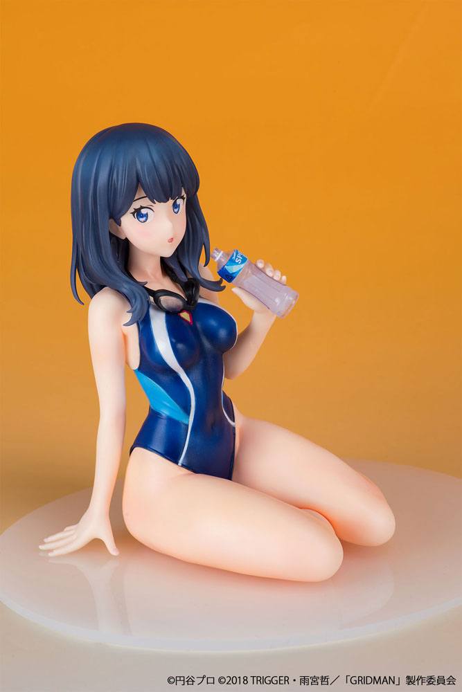 Descubre el apasionante mundo de Estatua Rikka Takarada Swimsuit.