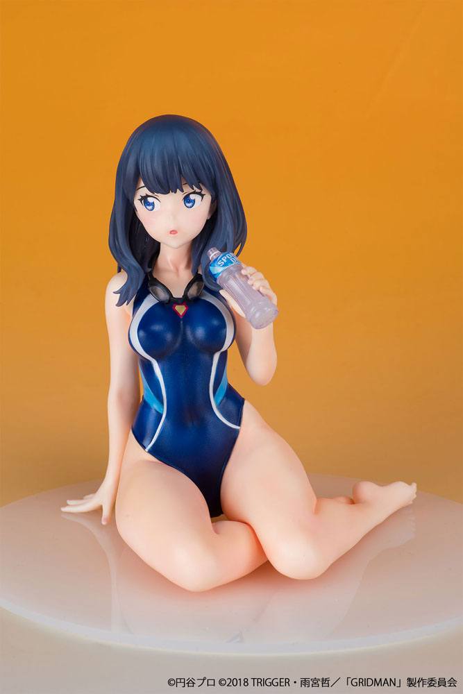 Descubre el apasionante mundo de Estatua Rikka Takarada Swimsuit.