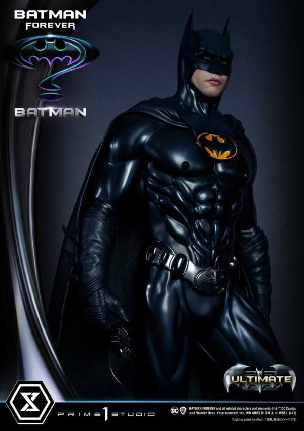 Descubre el apasionante mundo de Estatua Batman Ultimate Bonus Version.