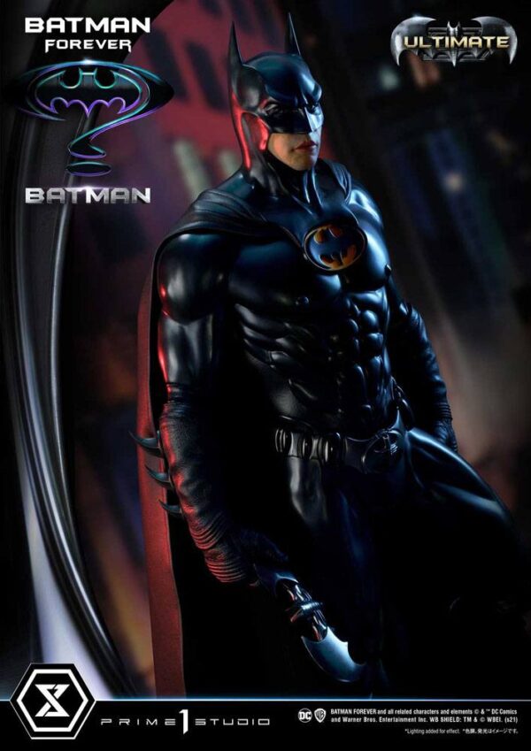 Descubre el apasionante mundo de Estatua Batman Ultimate Bonus Version.