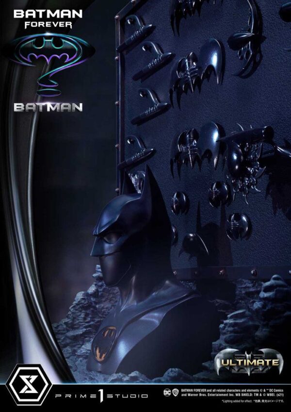 Descubre el apasionante mundo de Estatua Batman Ultimate Bonus Version.