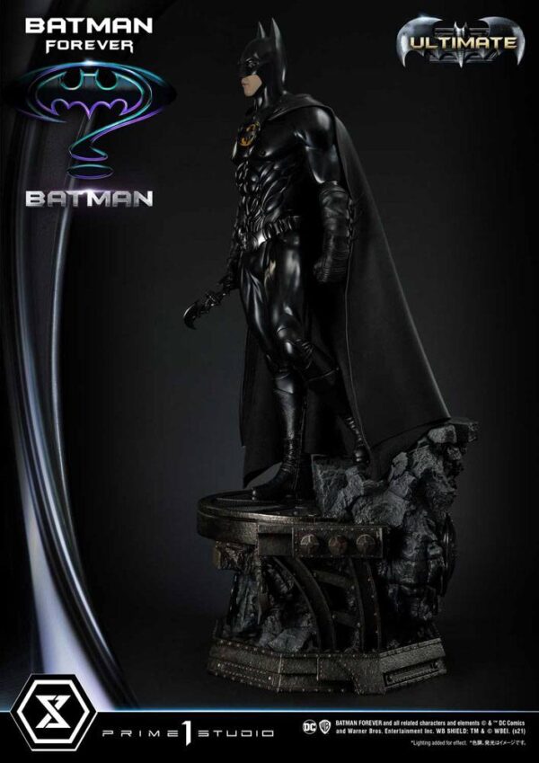 Descubre el apasionante mundo de Estatua Batman Ultimate Bonus Version.