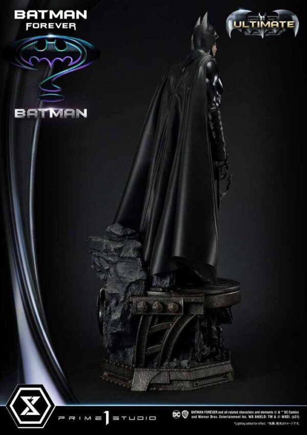 Descubre el apasionante mundo de Estatua Batman Ultimate Bonus Version.