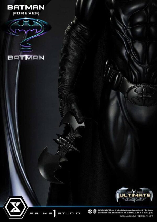Descubre el apasionante mundo de Estatua Batman Ultimate Bonus Version.