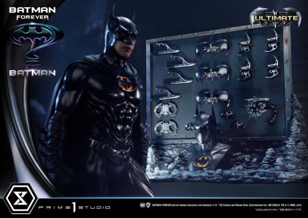 Descubre el apasionante mundo de Estatua Batman Ultimate Bonus Version.