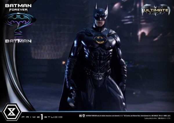 Descubre el apasionante mundo de Estatua Batman Ultimate Bonus Version.