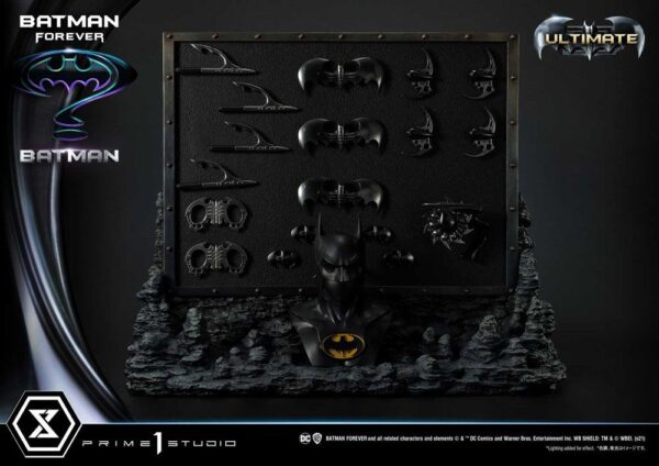Descubre el apasionante mundo de Estatua Batman Ultimate Bonus Version.