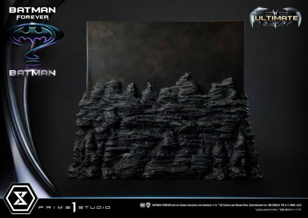 Descubre el apasionante mundo de Estatua Batman Ultimate Bonus Version.