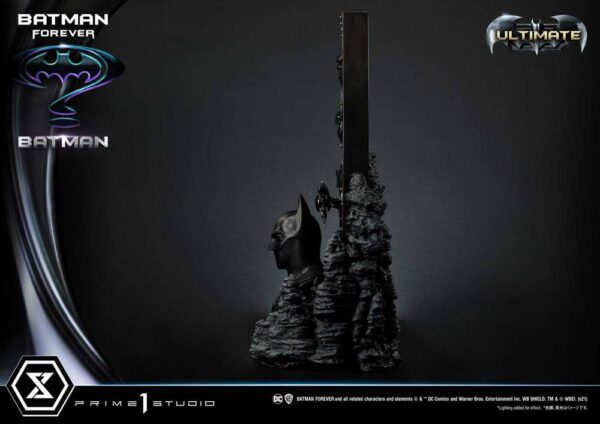 Descubre el apasionante mundo de Estatua Batman Ultimate Bonus Version.