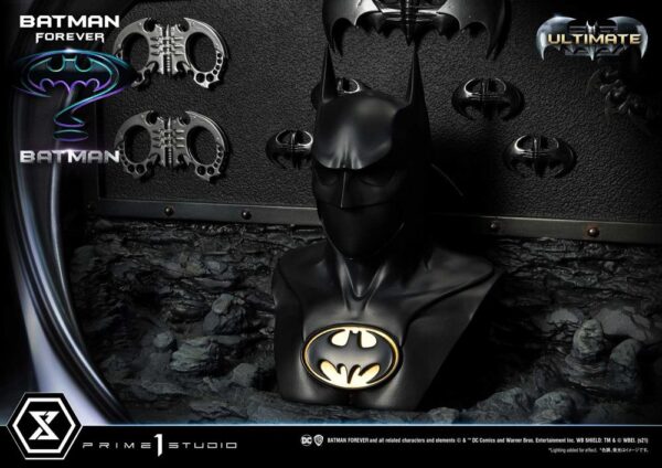 Descubre el apasionante mundo de Estatua Batman Ultimate Bonus Version.
