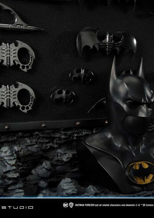 Descubre el apasionante mundo de Estatua Batman Ultimate Bonus Version.