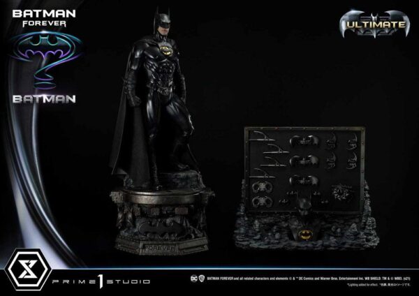 Descubre el apasionante mundo de Estatua Batman Ultimate Bonus Version.