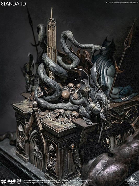 Descubre el apasionante mundo de Estatua Batman on Throne DC Comics.