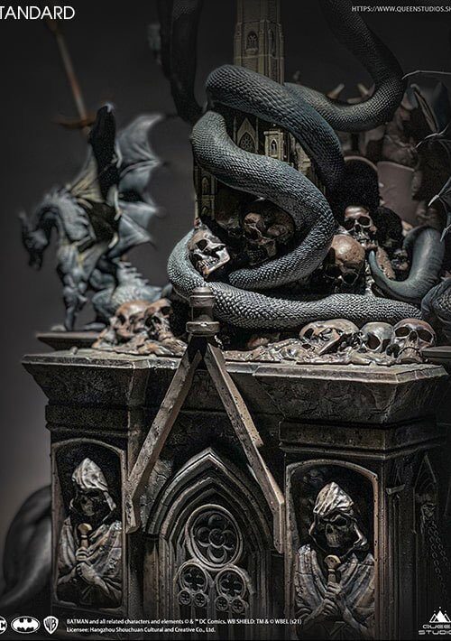 Descubre el apasionante mundo de Estatua Batman on Throne DC Comics.