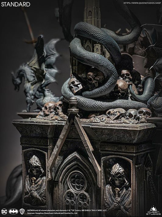 Descubre el apasionante mundo de Estatua Batman on Throne DC Comics.