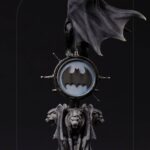 Descubre el apasionante mundo de Estatua Deluxe Art Scale Batman.